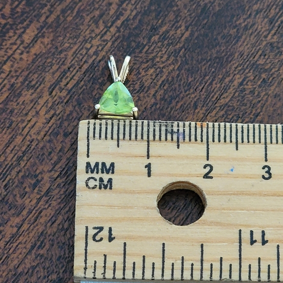 Peridot Pendant / set in gold - Picture 10 of 10